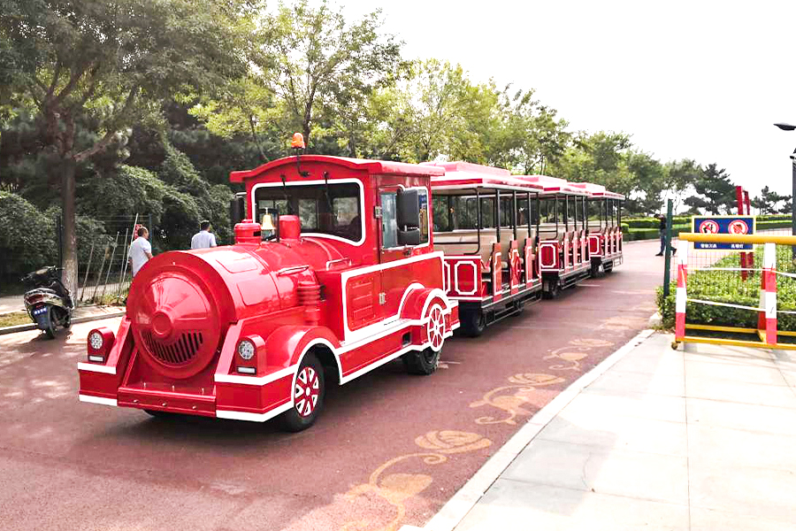 Open rijtuig 20 elegante grote ongebaande sightseeingtrein